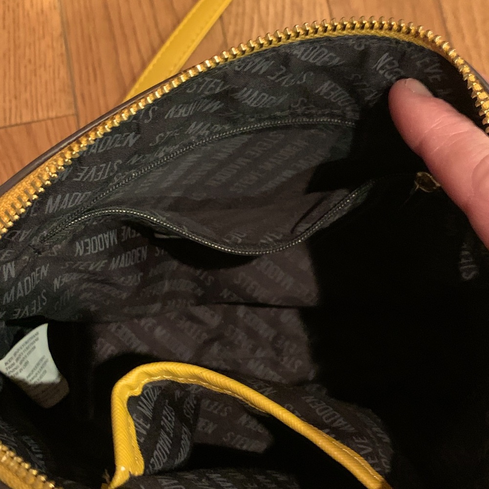 Steven Madden small dome crossbody - Picture 5 of 5